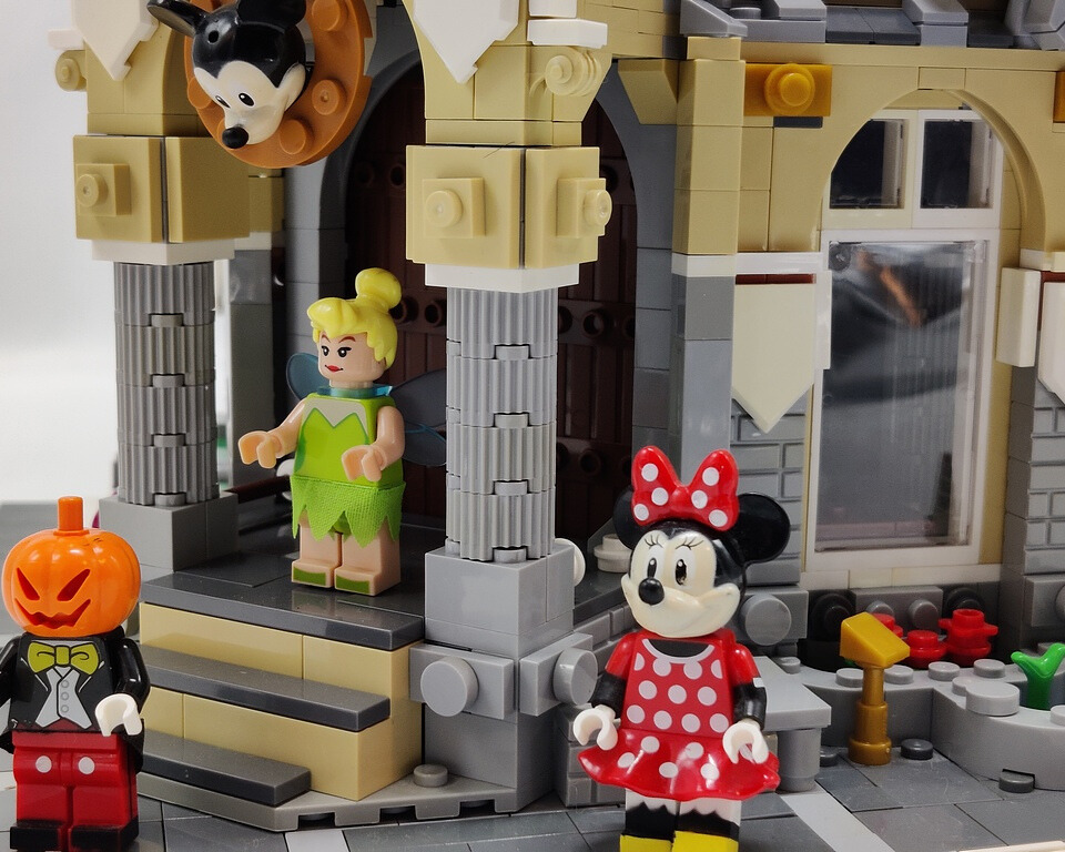 BoltBuilds Costume shop